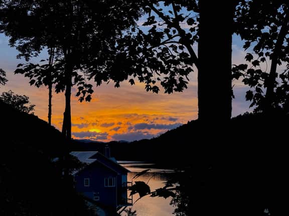 Fontana Lake Tree House - Image 4