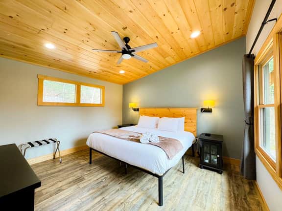 Mountain Laurel Hideaway - Image 4