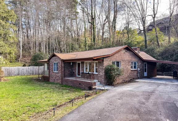 Bryson City Bungalow - Image 2