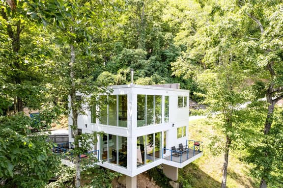 Fontana Lake Tree House - Image 1