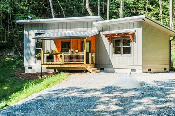 Mountain Laurel Hideaway - Image 1